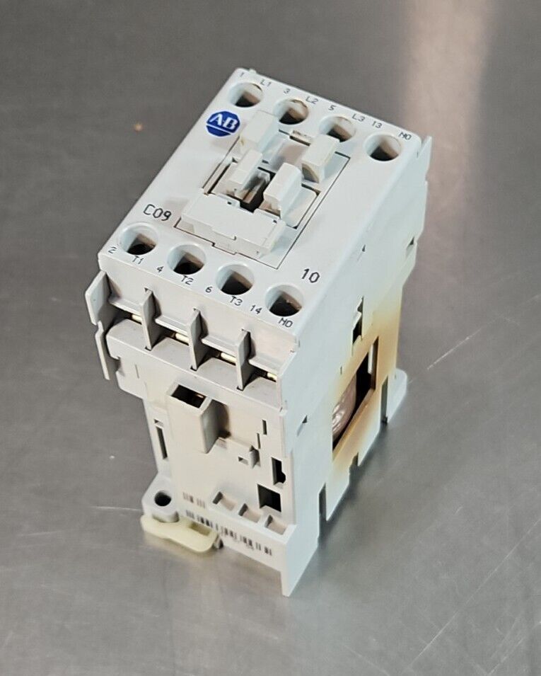 Allen-Bradley 100-C09D*10 with 100-FSV55/A. CONTACTOR.                     4D-19