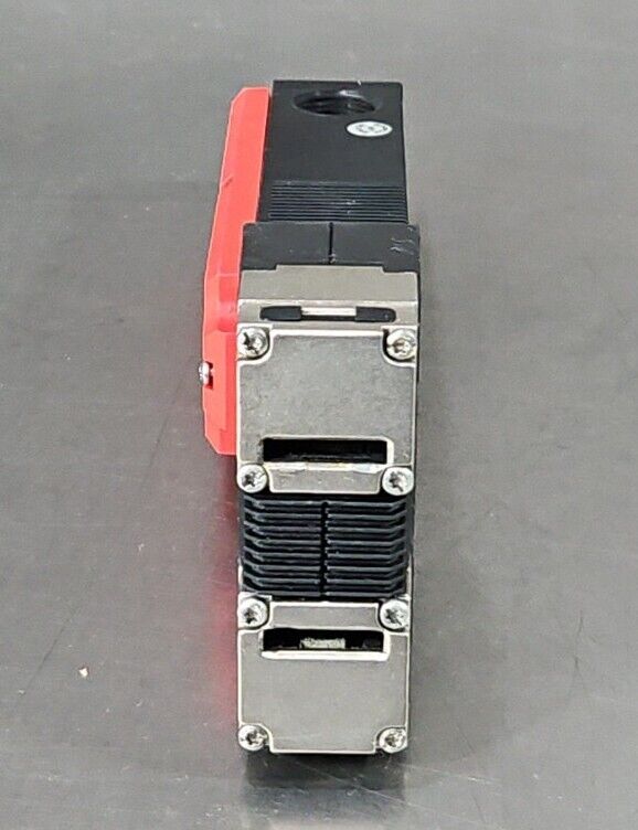 EUCHNER STP-TW-4A-2131AC024M. Safety Switch.     5E-10