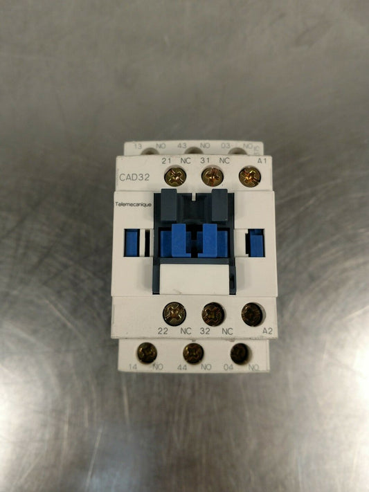 Telemecanique CAD32 Relay 10A                                              4E-13