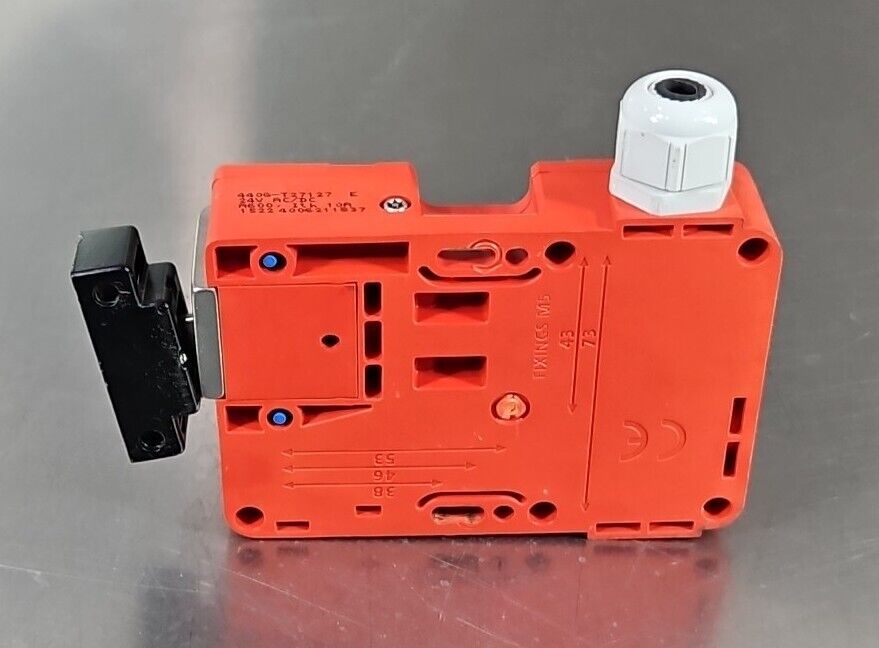 Allen-Bradley TLS2-GD2 / 440G-T27126 Ser E. with slot key.              Loc5D-15