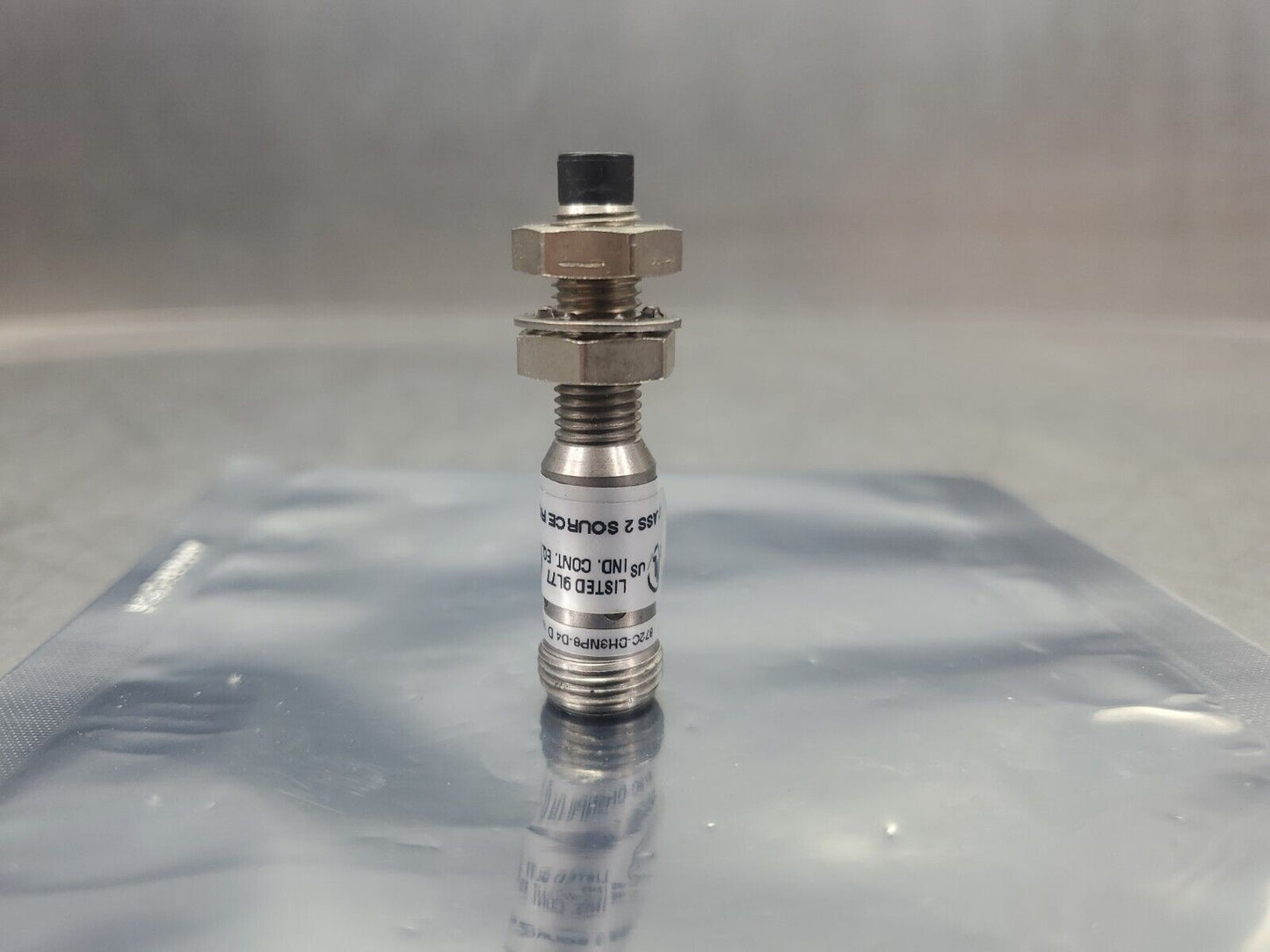 Allen-Bradley 872C-DH3NP8-D4 Proximity Sensor.                              5-E2