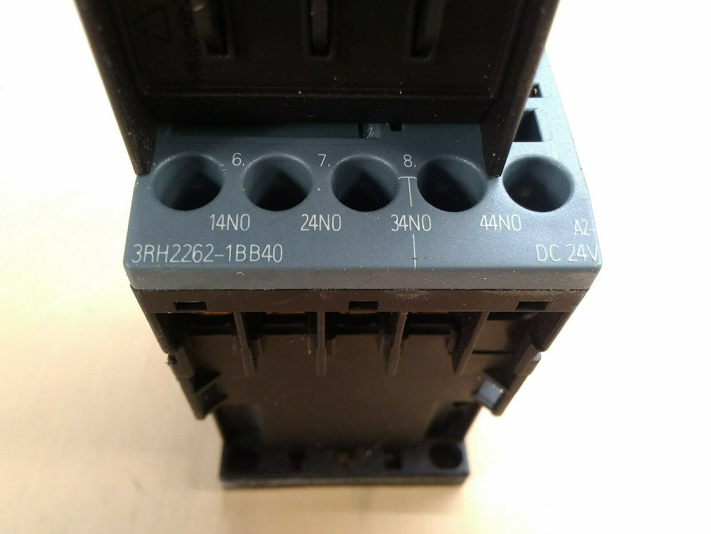 Siemens Sirius 3RH2262-1BB40 Circuit Breaker                  4D