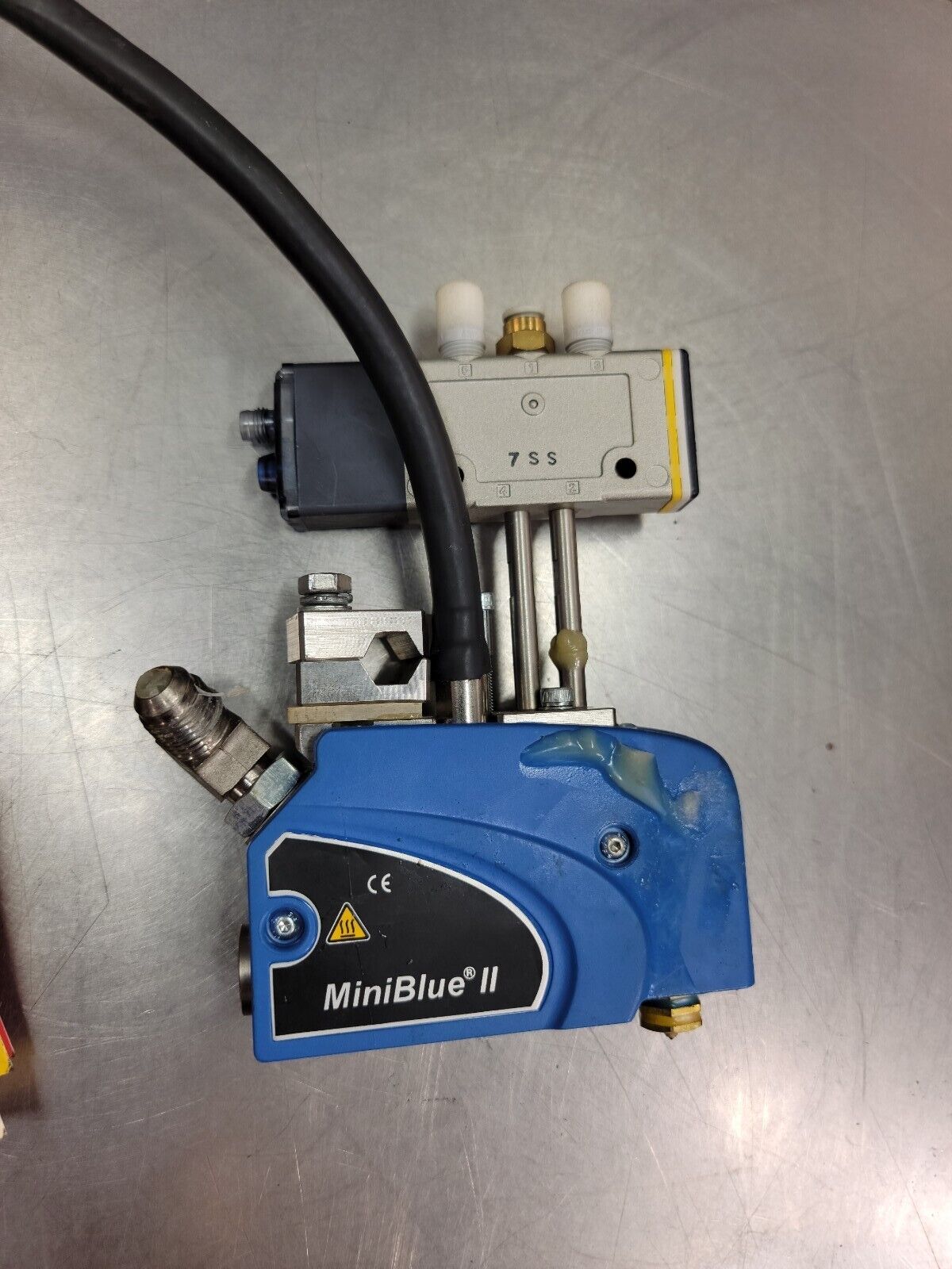 Nordson MiniBlue II Hot Melt Glue Applicator 8517901 w/ Valve 1095809 loc5C