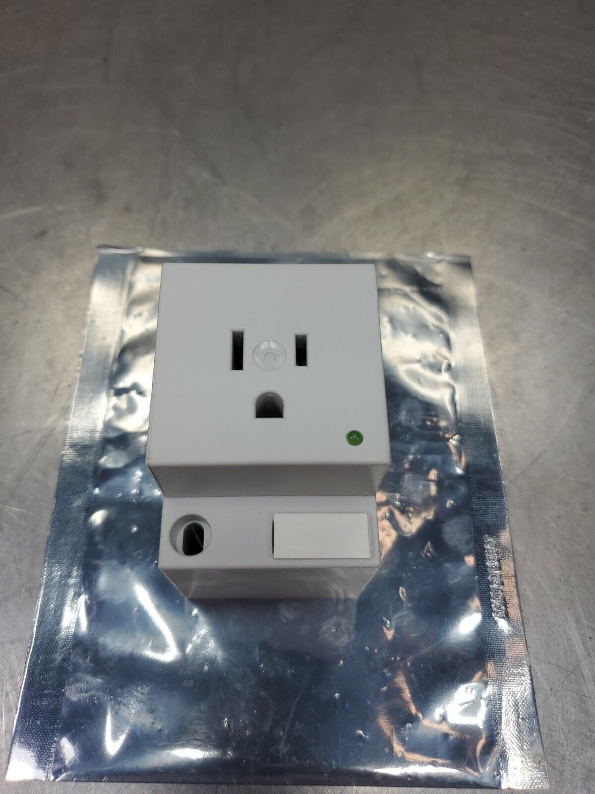 Phoenix Contact SD-US/SC/LA/GY (2963860) 15A 125V AC/VDC Din Rail Outlet.  3E-30