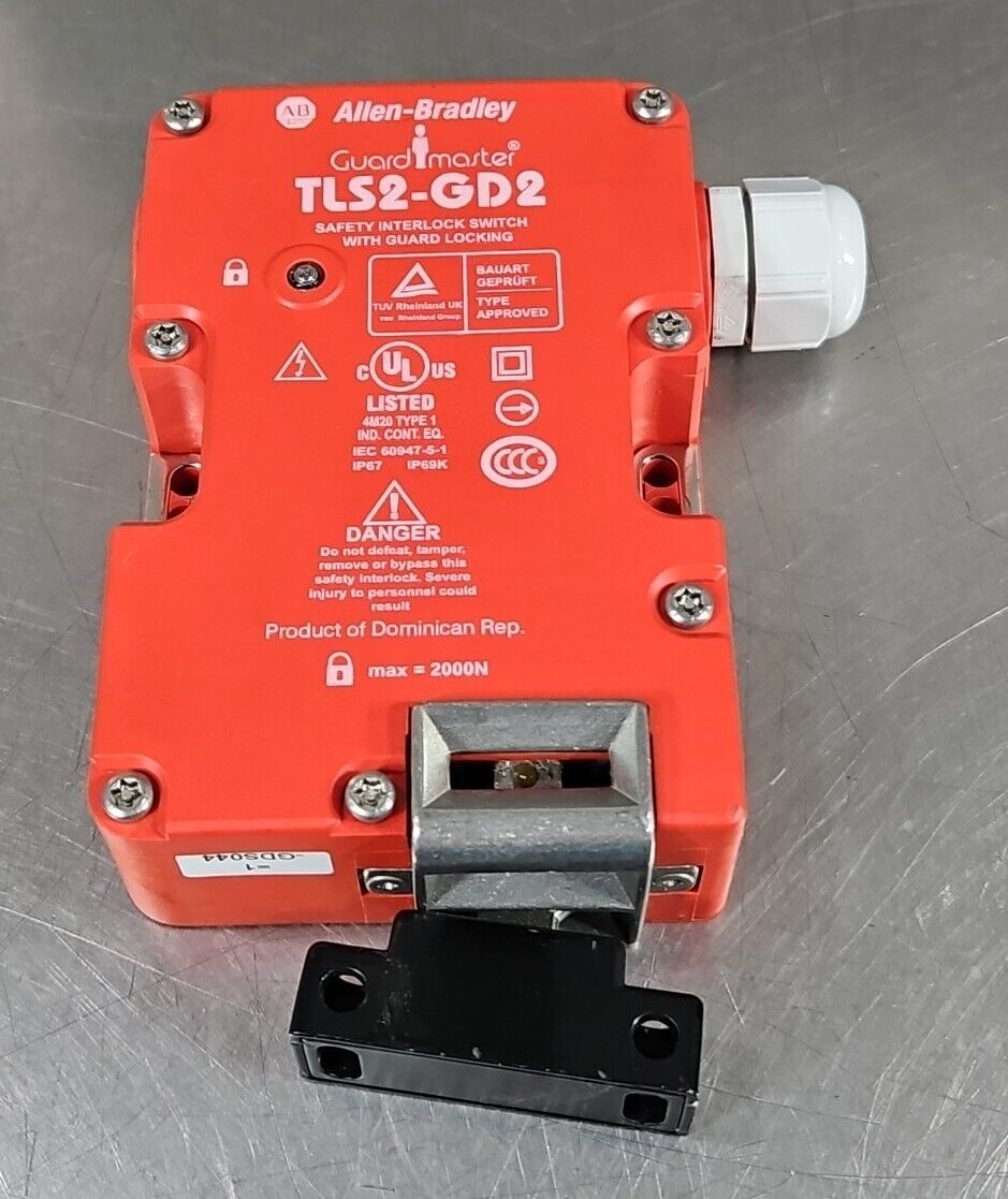 Allen-Bradley TLS2-GD2 / 440G-T27126 Ser E. with slot key.              Loc5D-15