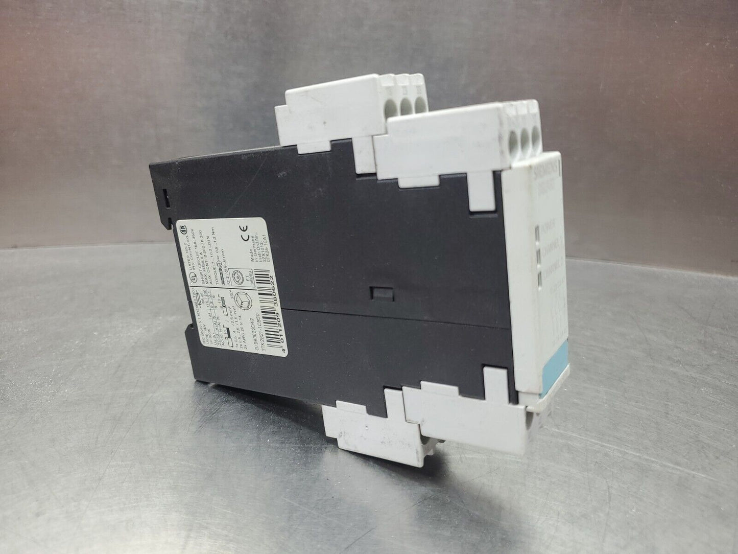Siemens SIGUARD 3TK2821-1CB30 Safety Relay                    4E-8
