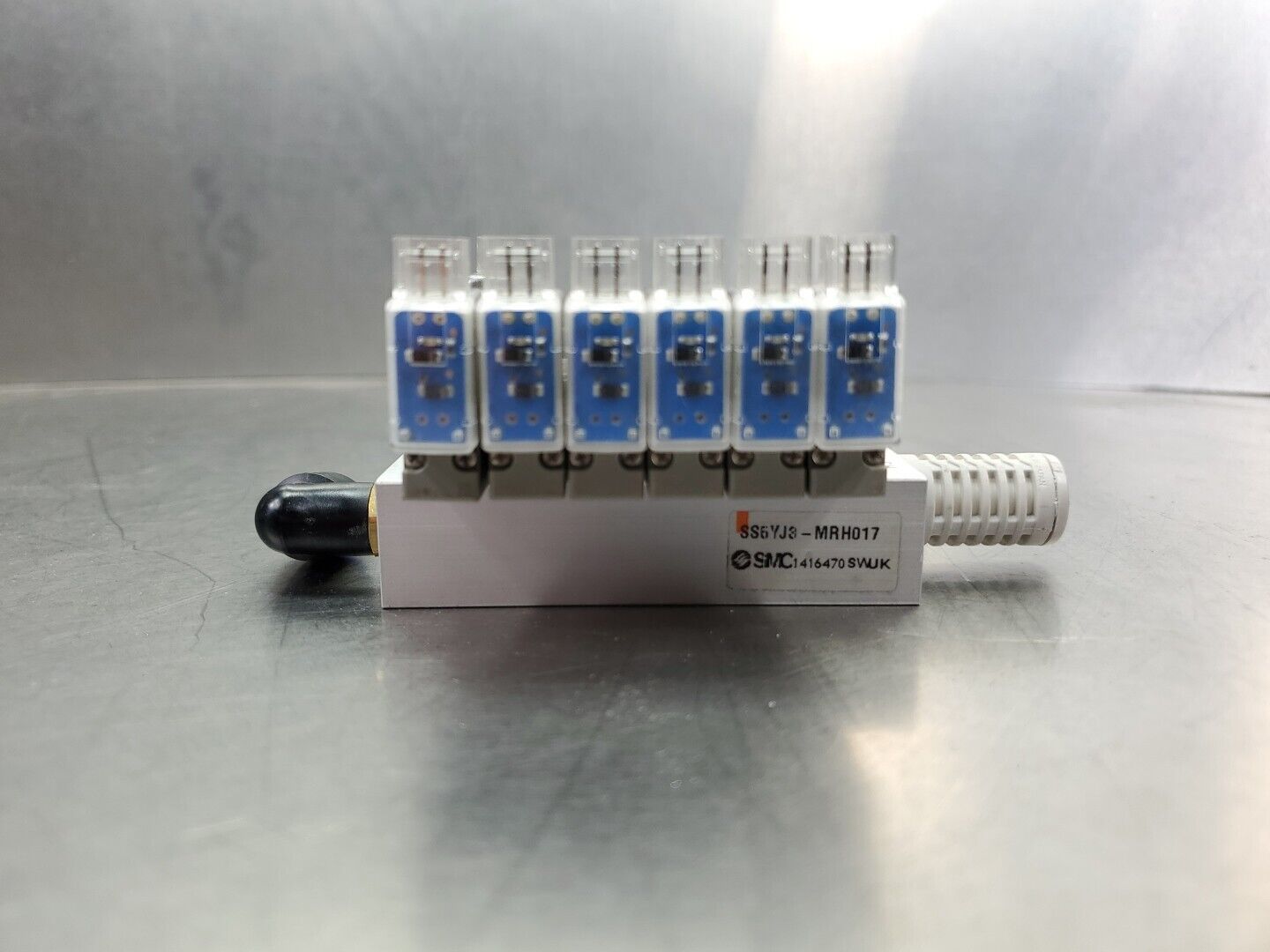 SMC (1)SYJ3240-5MNZ-Q/(5)SYJ314-5MNZ-Q Solenoid Valve Manifold.             6D-2
