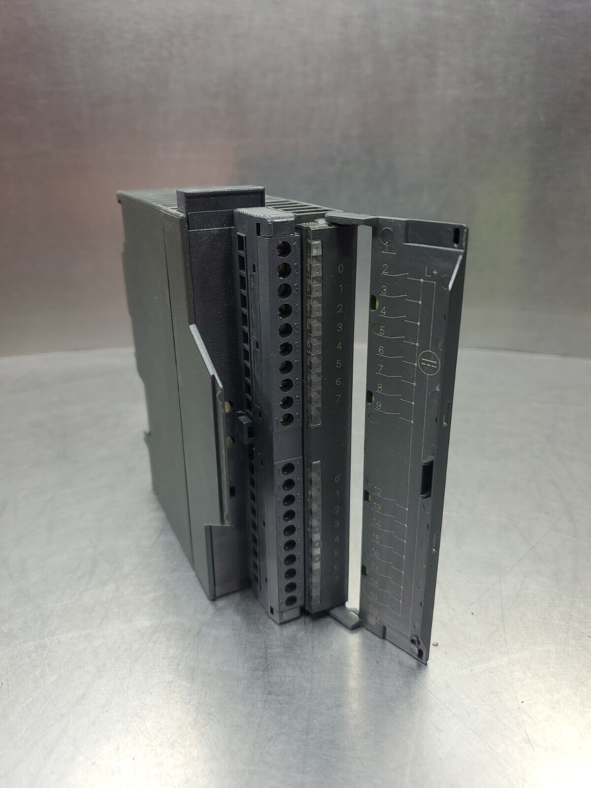 Siemens SIMATIC S7 6ES7 321-1BH02-0AA0 SM321 PLC Module.                   3E-27