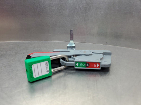 ALLEN BRADLEY 40394-308-54 DISCONNECT OPERATOR HANDLE.                        4D