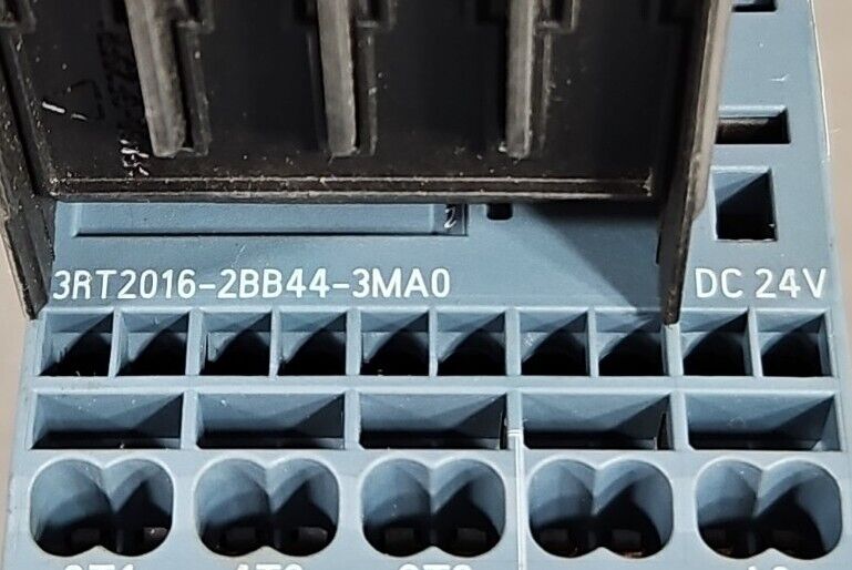 Siemens 3RT2016-2BB44-3MA0 24V Contactor w/ Auxiliary Contact.          Loc4C-20