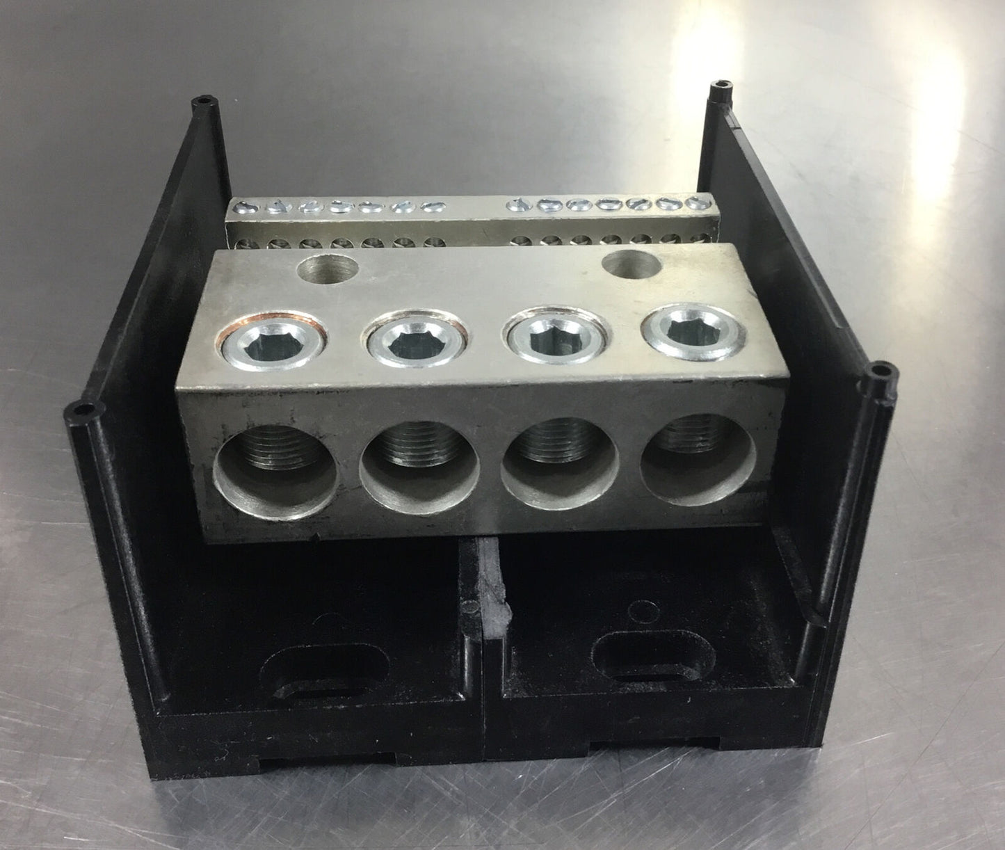 GOULD SHAWMUT  68521  POWER DISTRIBUTION BLOCK 4 POLE 600V        4D-19
