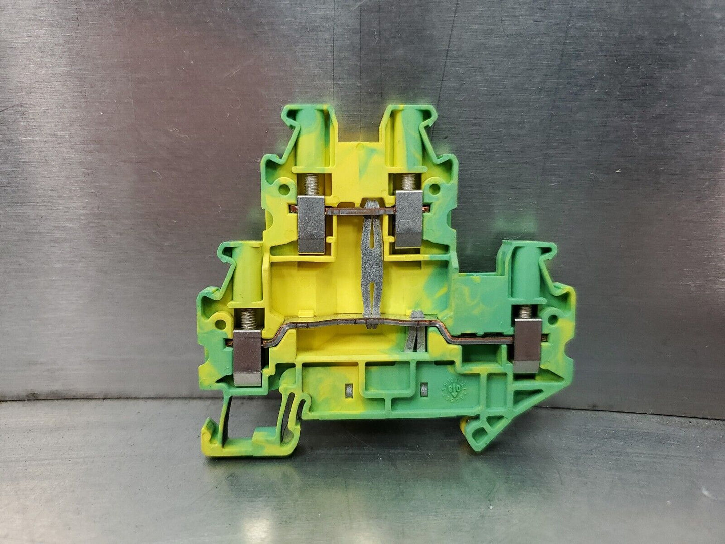 Phoenix Contact Typ UTTB 4-PE Terminal Block.                               4D-8