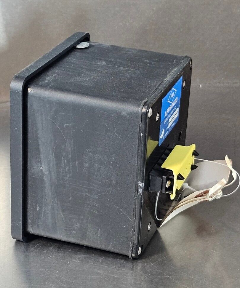 SIGNET INDUSTRIAL P50940-1 SELF POWERED ANALOG FLOMETER.                   Loc6F