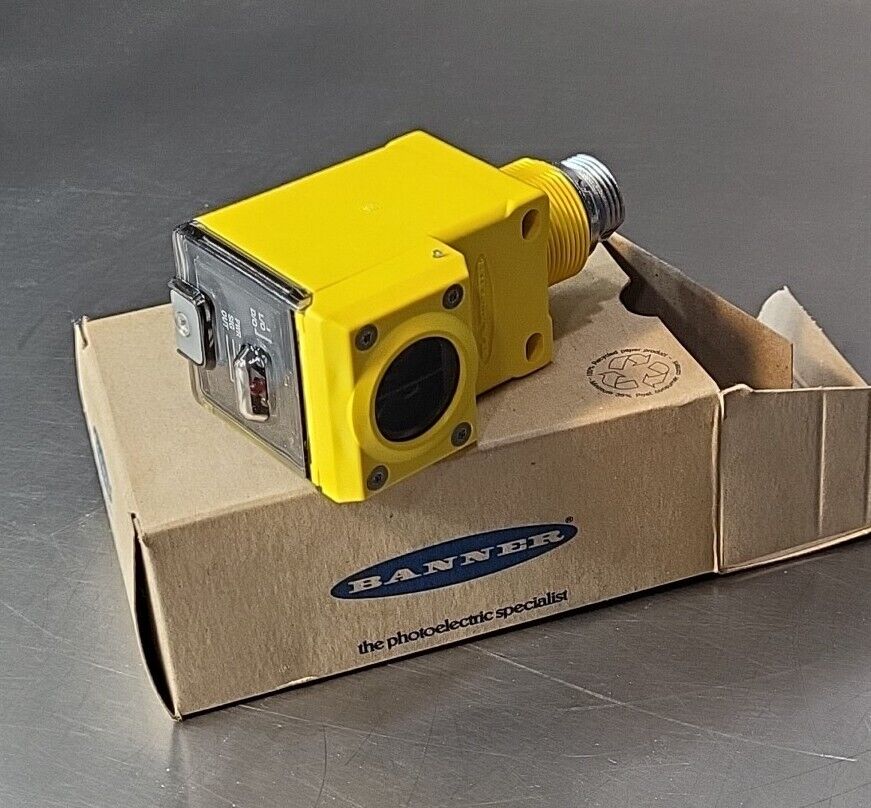 Banner Q45BB6CV4Q Convergent Photoelectric Sensor 10-30vdc.             Loc5E-21