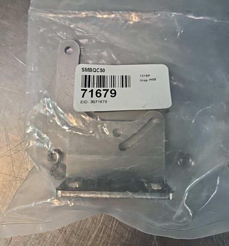 BANNER ENGINEERING SMBQC50 MOUNTING BRACKET.                            Loc5E-19