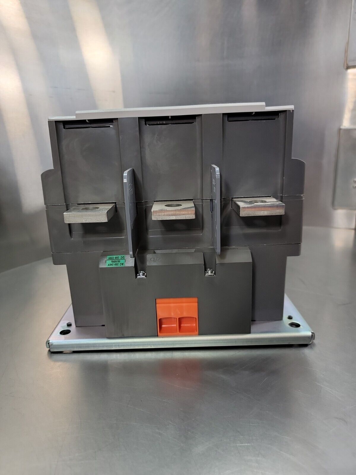 CARLO GAVAZZI  CC500  CONTACTOR  500AMP 200-240VAC or 200-220VDC Coil loc. 4C