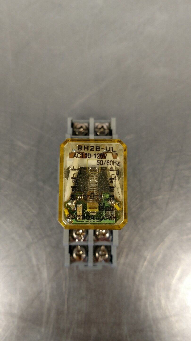 IDEC SH2B-05 Relay Socket w/IDEC RH2B-UL 120V 50/60Hz Relay EW