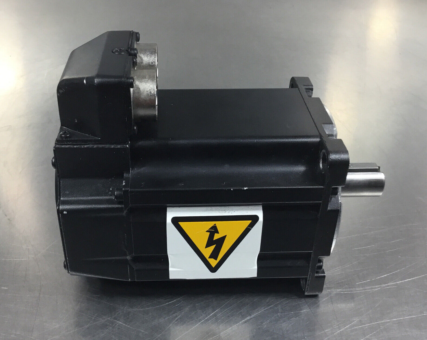 ALLEN BRADLEY  MPL-B420P-MJ22AA /A  AC Servo Motor 5000RPM Max  1.9 kW    1F