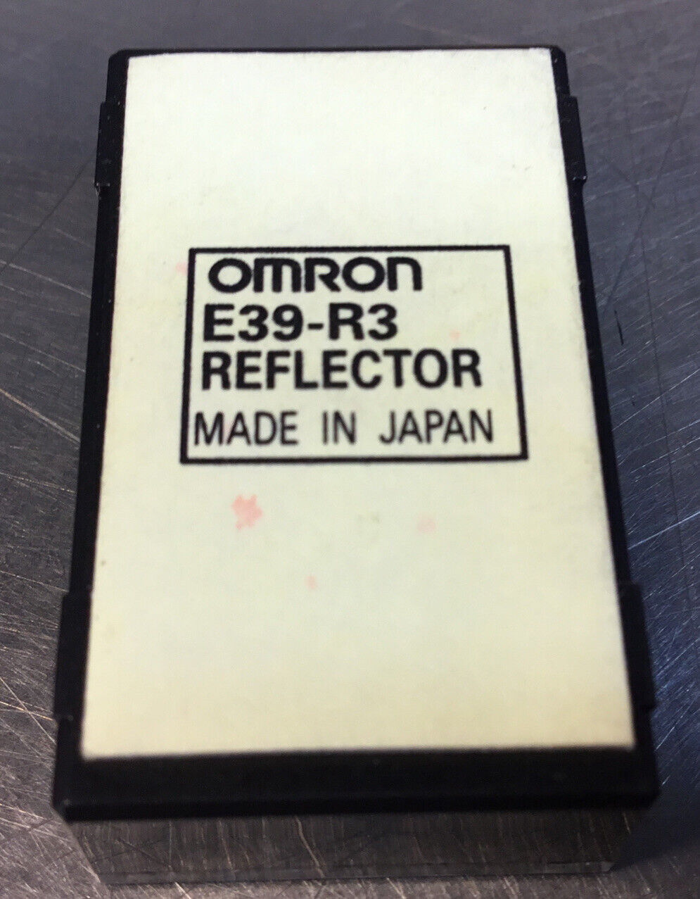 OMRON  E39-R3  PHOTOELECTRIC SENSOR SWITCH REFLECTOR    3D-20