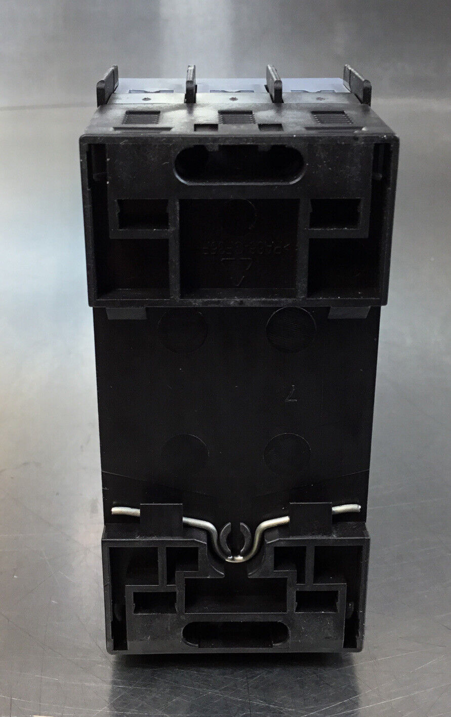 SIEMENS  3RV2011-1DA10  Circuit Breaker 2.2-3.2A  3 Poles Manual On/Off      4G