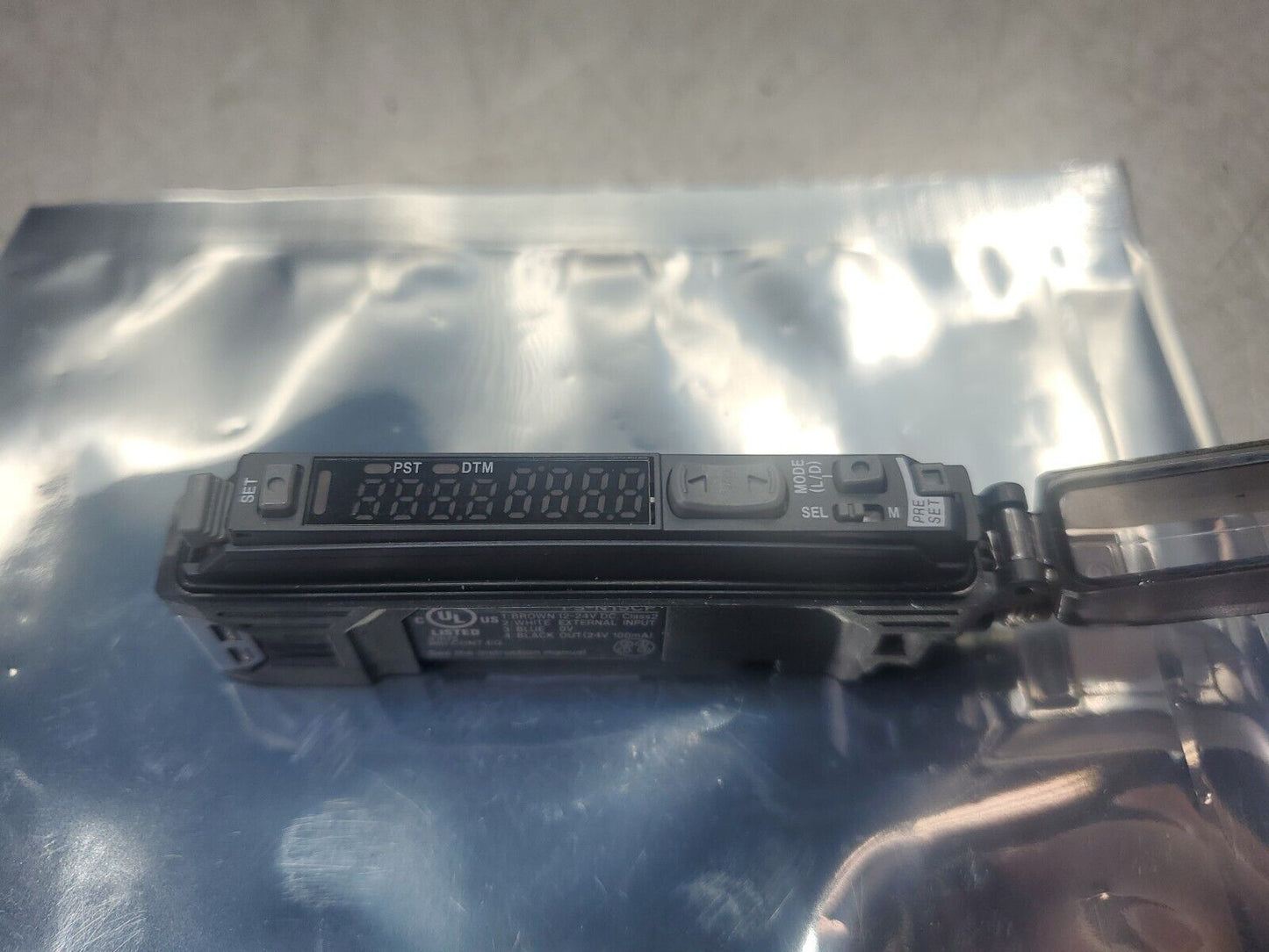 KEYENCE FS-N15CP Digital Fiber Optic Sensor Module.                        3D-28