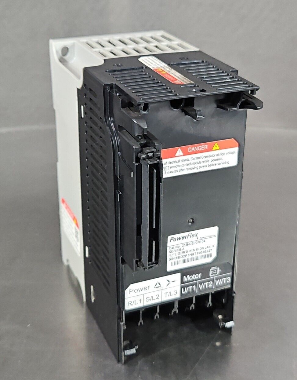 Allen Bradley 25B-D2P3N104 Series A 1HP Powerflex 525 AC Drive.            1B-13