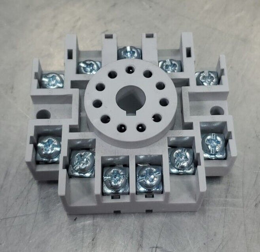 Square D 8501NR61 Ser B 11-Pin 20A MAX 300V Relay Socket.                   4E-8