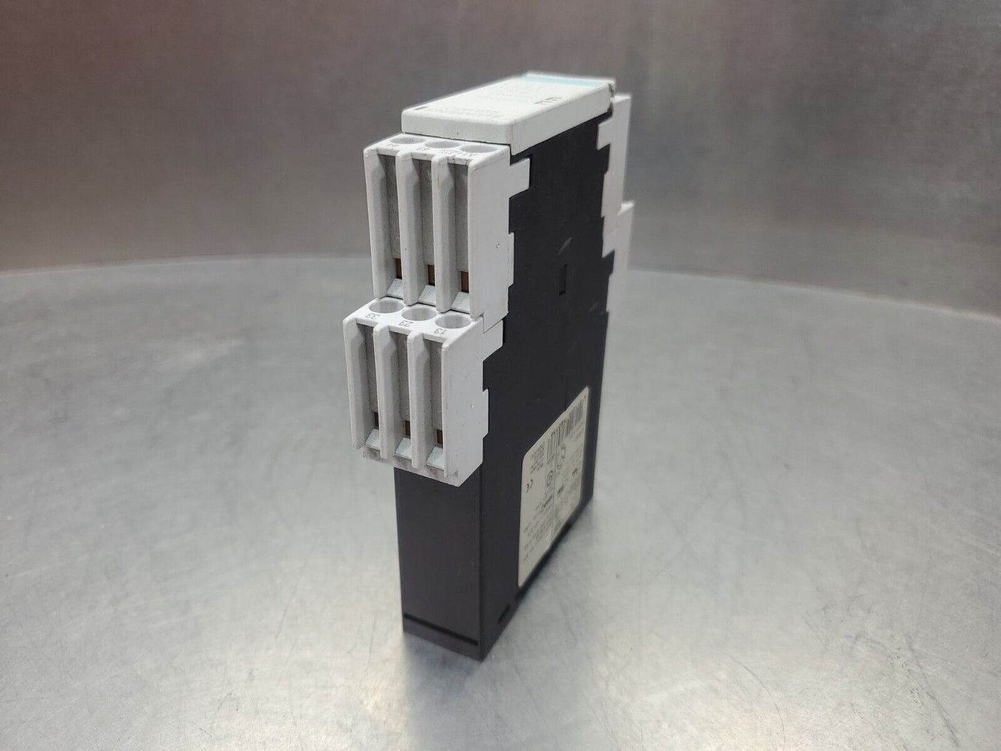 Siemens SIGUARD 3TK2830-1CB30 Safety Relay 24V AC/DC.                       4C-1