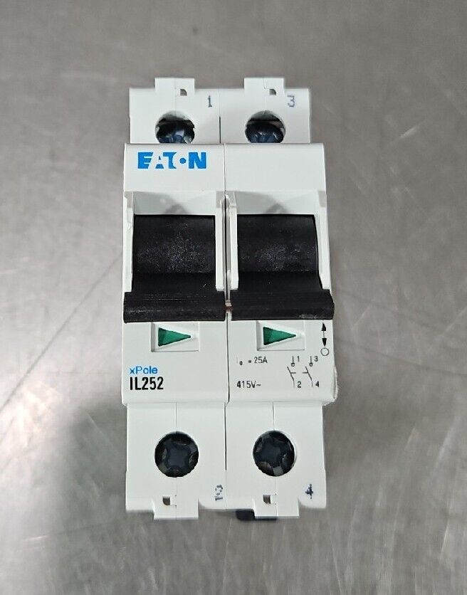 EATON EN/IEC 60947-3. CIRCUIT BREAKER.                                  Loc 4G-2