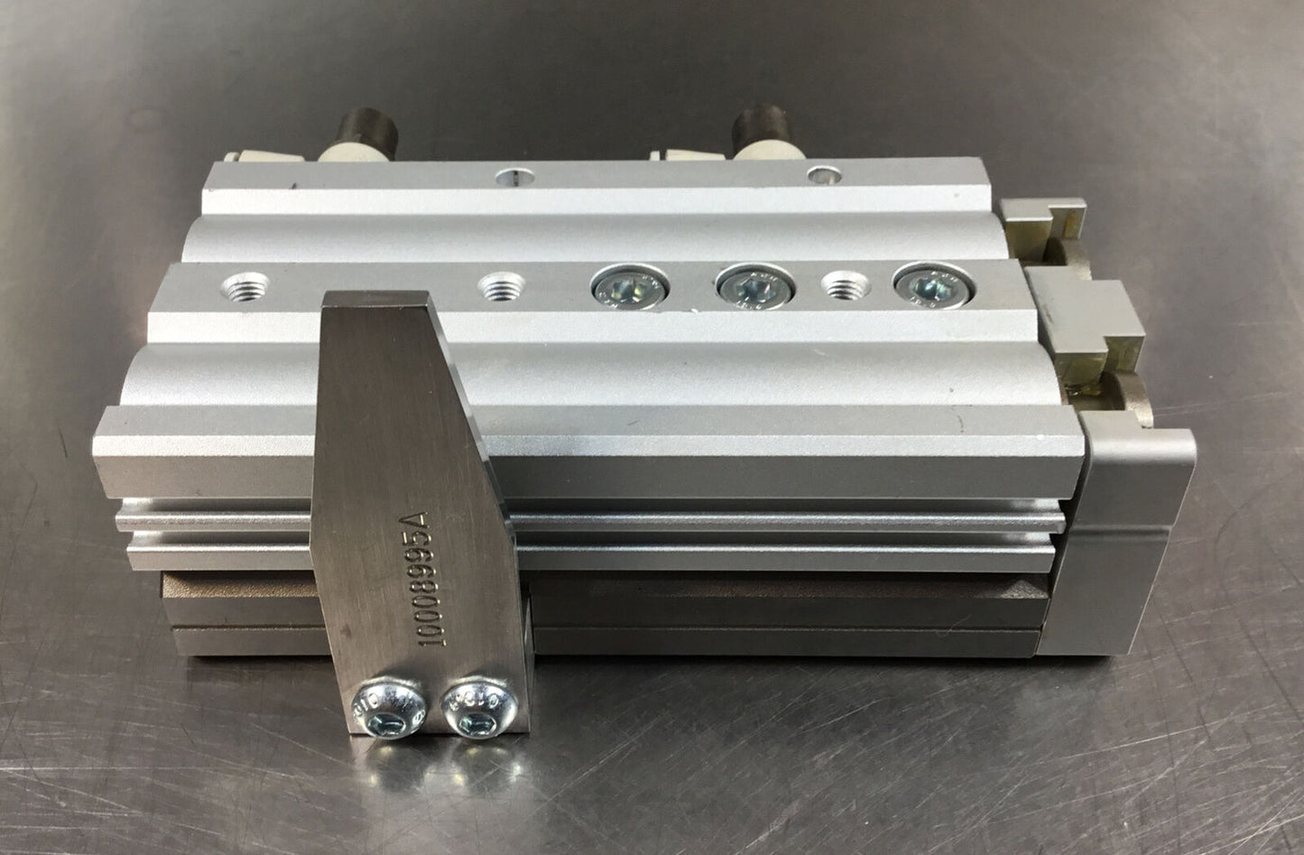 SMC  MXQ20-50  Slide Cylinder  Press. 0.15~0.7 MP a      6D