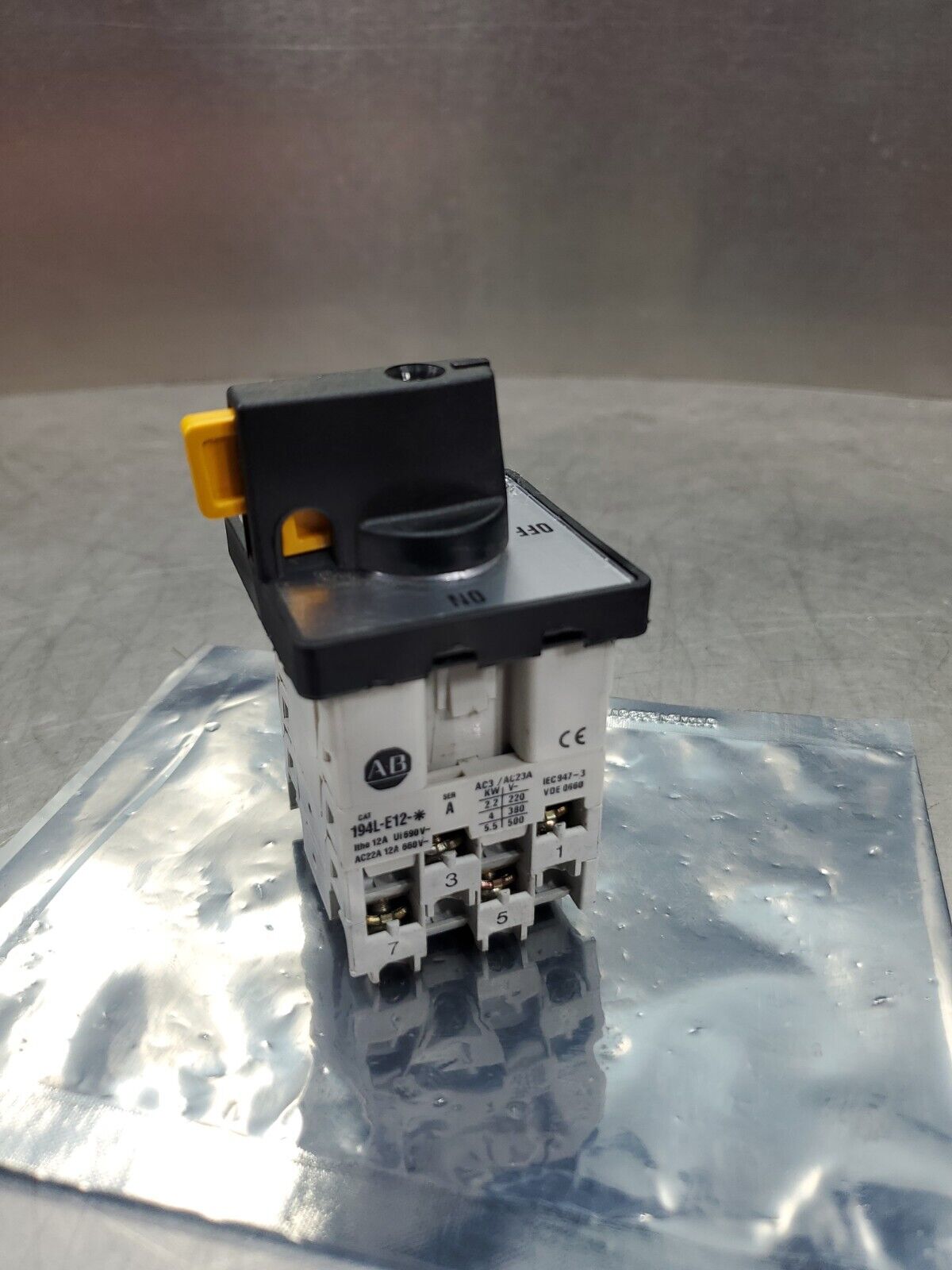 Allen-Bradley 194L-E12-* Ser. A 12A 660V Disconnect Switch.                   4H