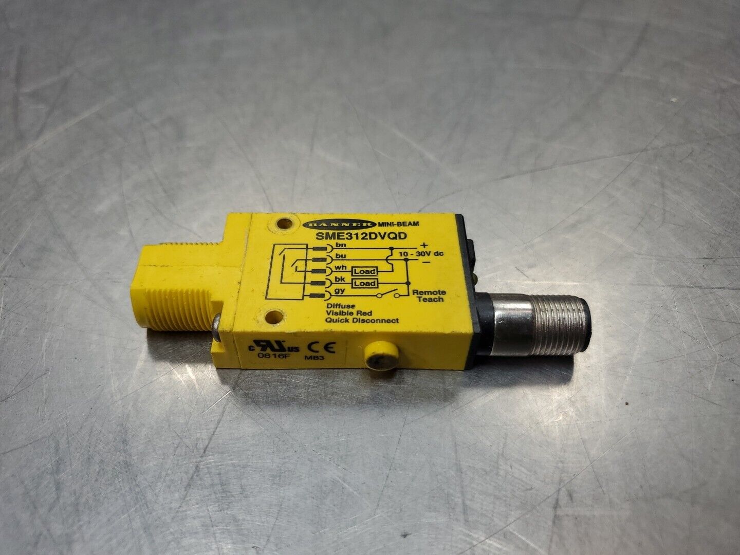 Banner Mini-Beam SME312DVQD Photoelectric Sensor - No Ring Nut.             5D-1