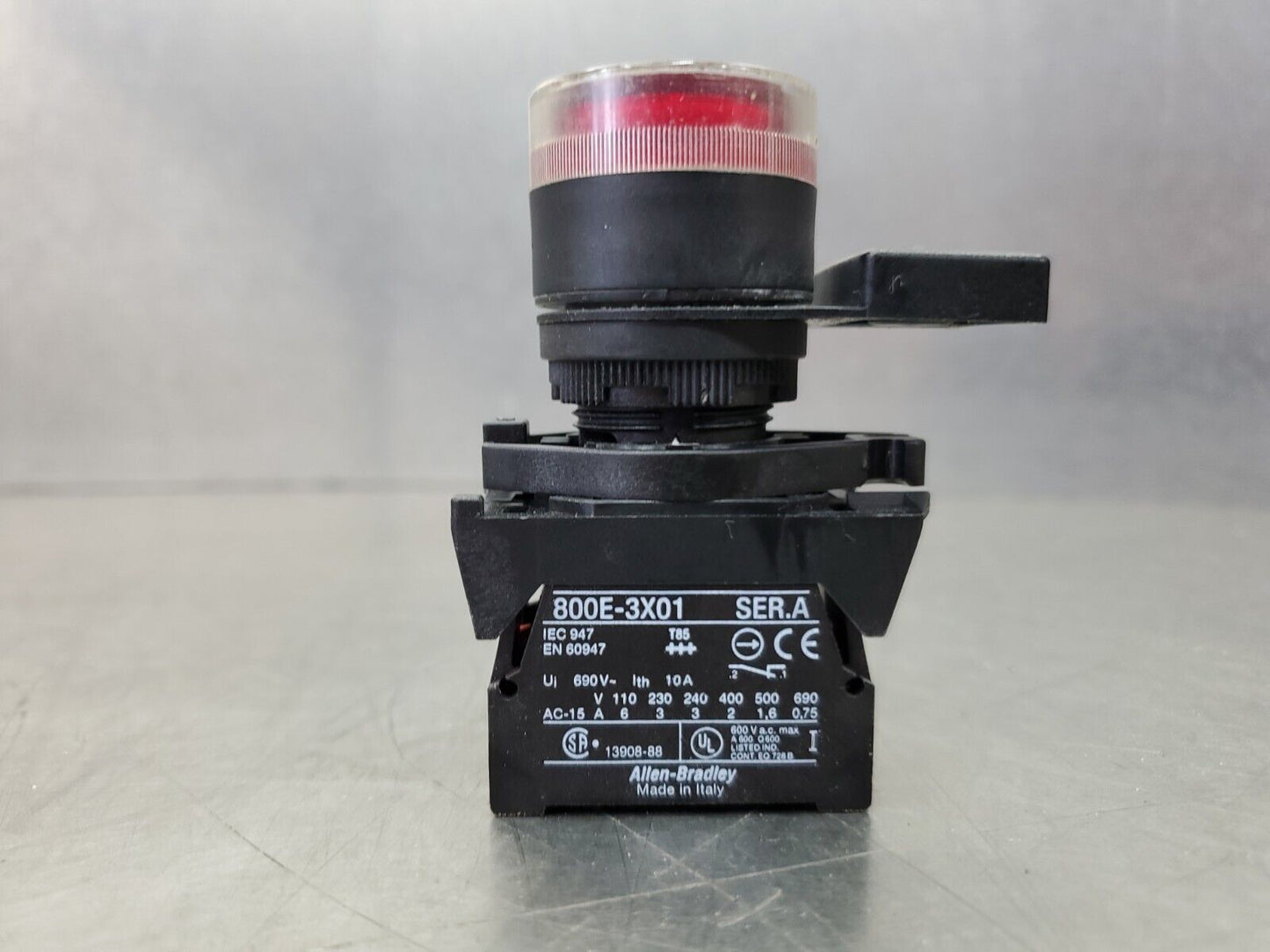 Allen Bradley 800E-3X01 Pushbutton 2-Contact Lighted Stop Button.          4D-18