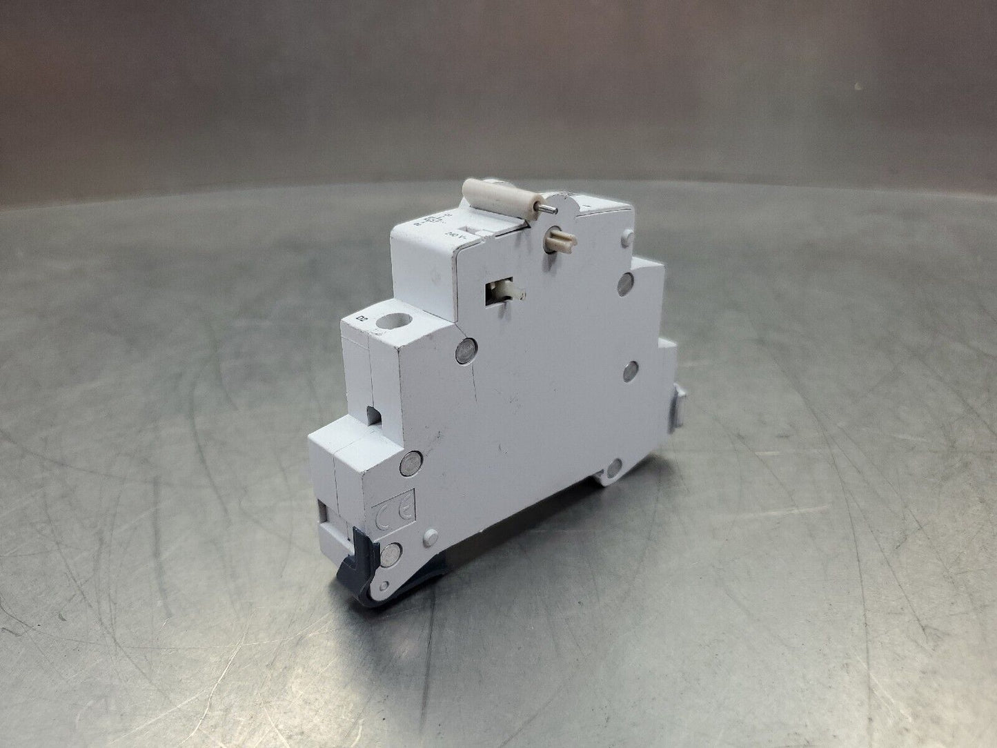 CUTLER-HAMMER WUVR240A Side Mount 240V Undervoltage Contactor.        4E-11