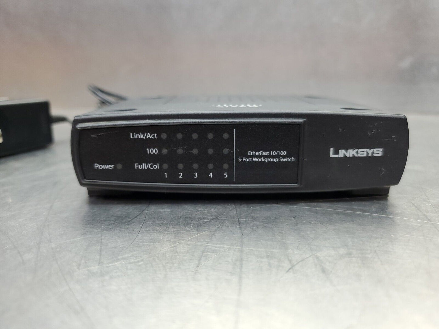 LINKSYS CISCO EZXS55W Ver 4.2 10/100 5-Port Workgroup Switch.               3D-4