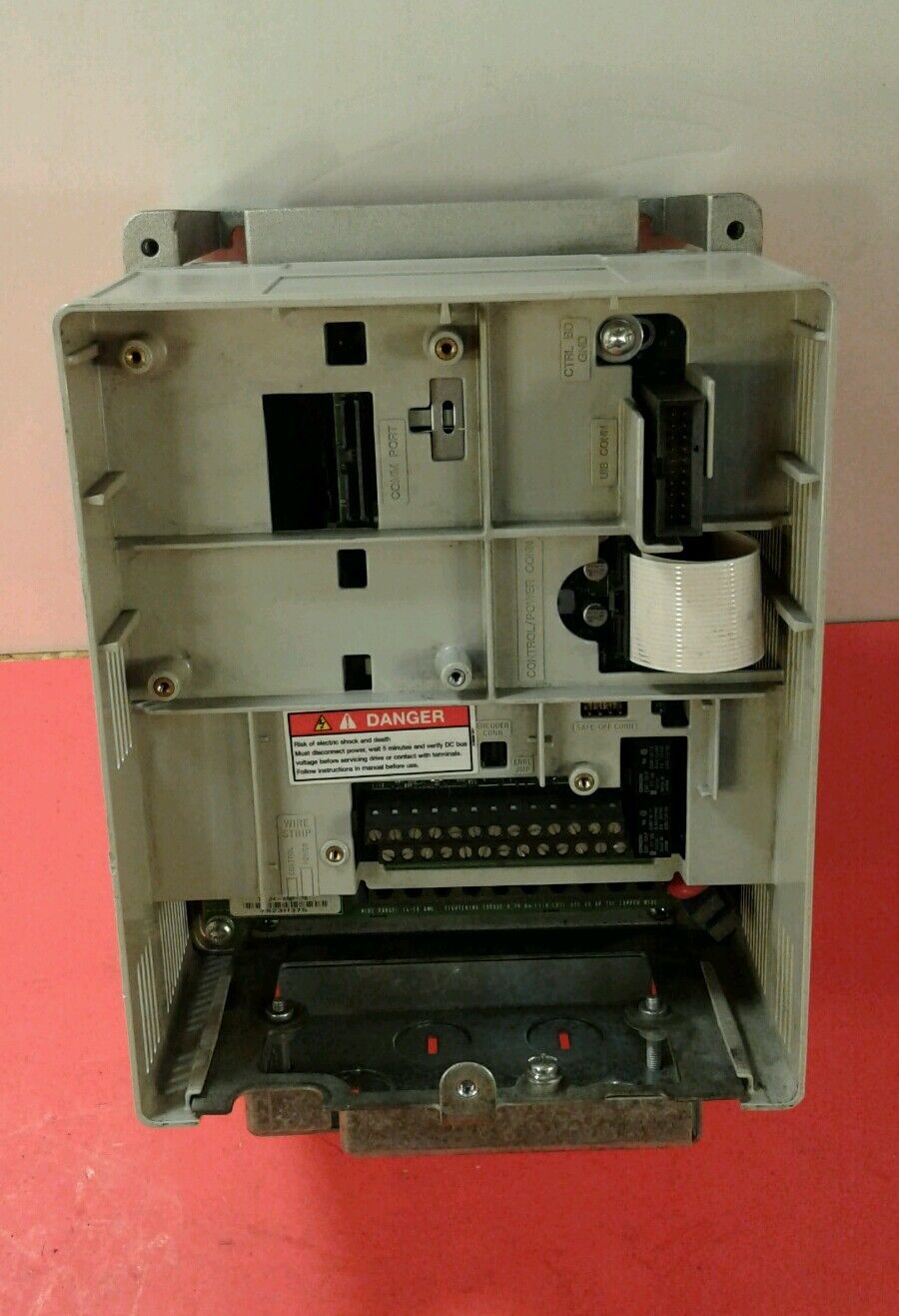 Allen-Bradley - PF70, AC DRIVE, 480 V  3 PH 3-5HP  8P0A 3 AYNNNC0.      1F