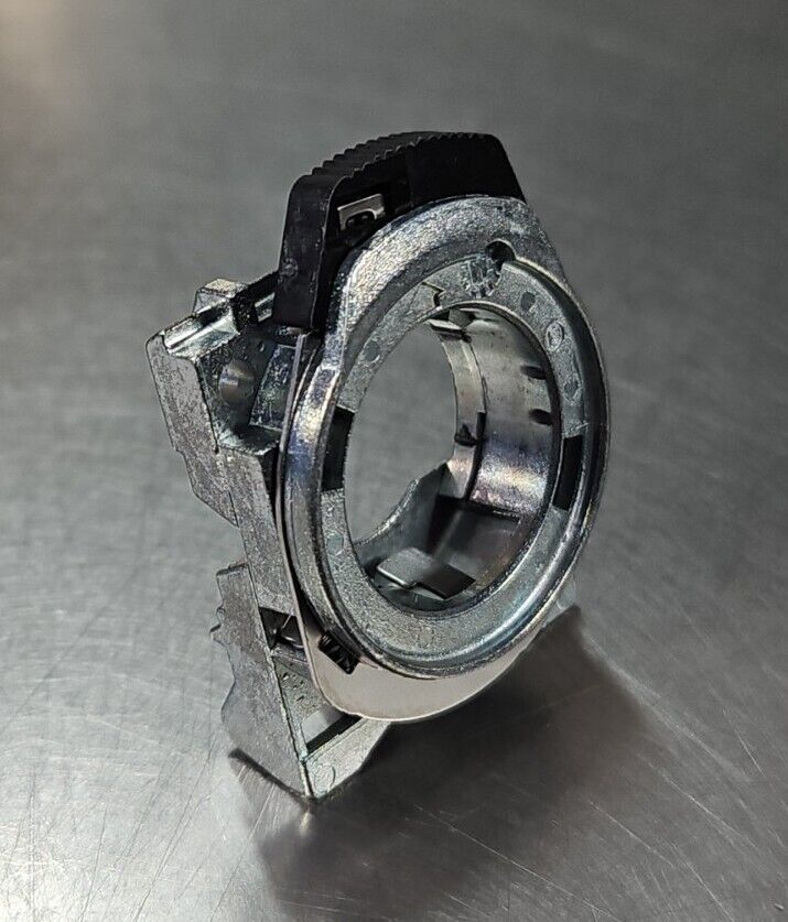 ALLEN BRADLEY 800F-ALM MOUNTING LATCH METAL 22MM (LOT OF 2).           Loc 4E-10