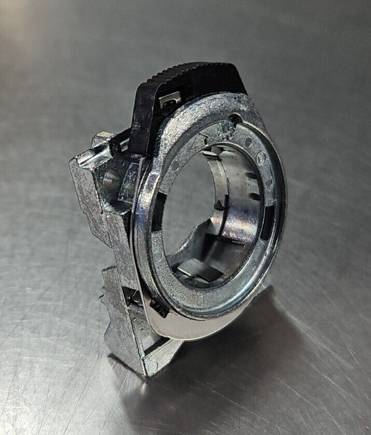 ALLEN BRADLEY 800F-ALM MOUNTING LATCH METAL 22MM (LOT OF 2).           Loc 4E-10