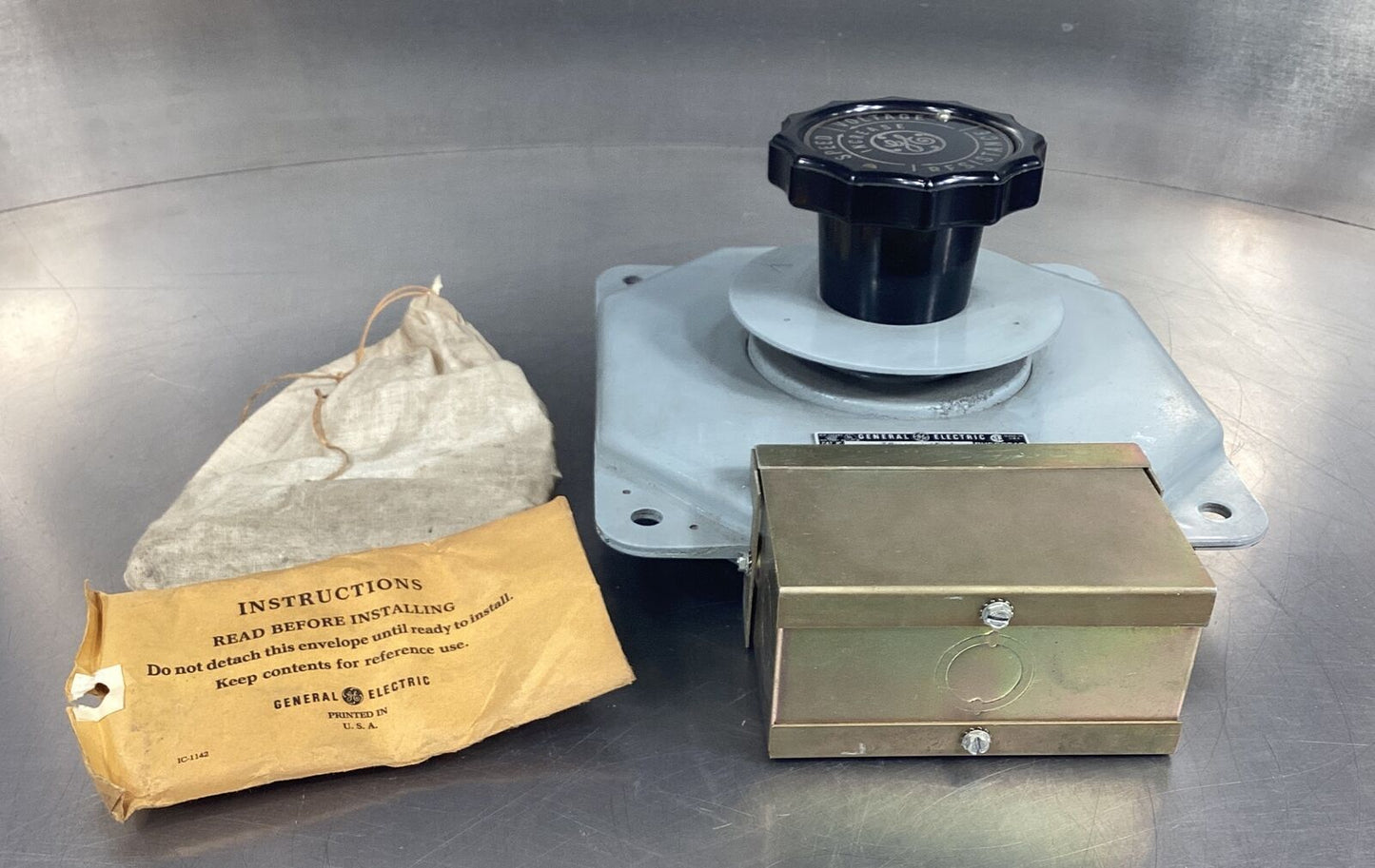 General Electric Rheostat, 600 Volt, Cat.# 8070EB105AE74  198 Ohms        4B