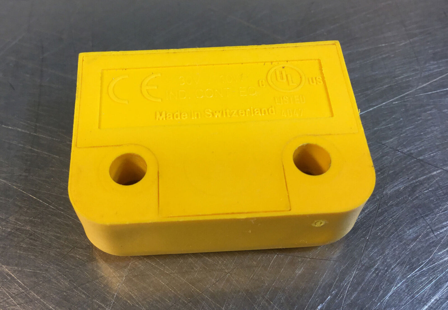 Pilz PSEN 2.1-10 Magnetic Safety Switch, 30V, 10W  512110    3D-1