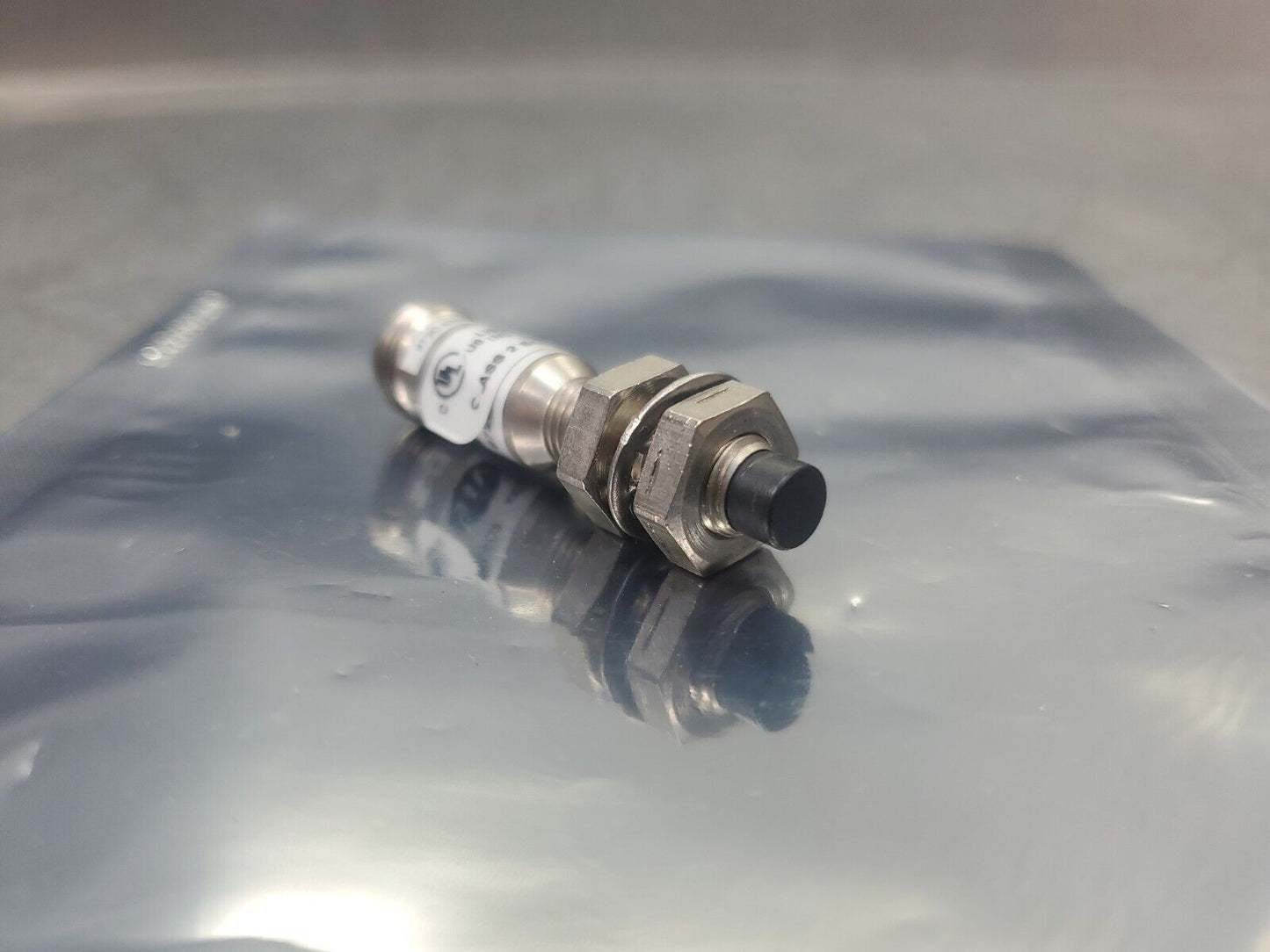 Allen-Bradley 872C-DH3NP8-D4 Proximity Sensor.                              5-E2