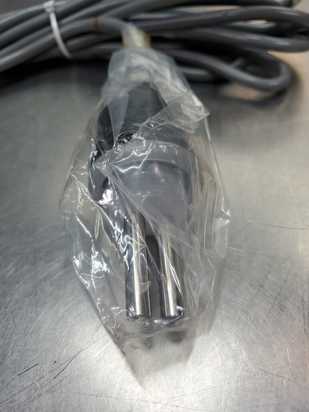 Fuji 12-984 Dual-Prong Cable.                                              5E-10