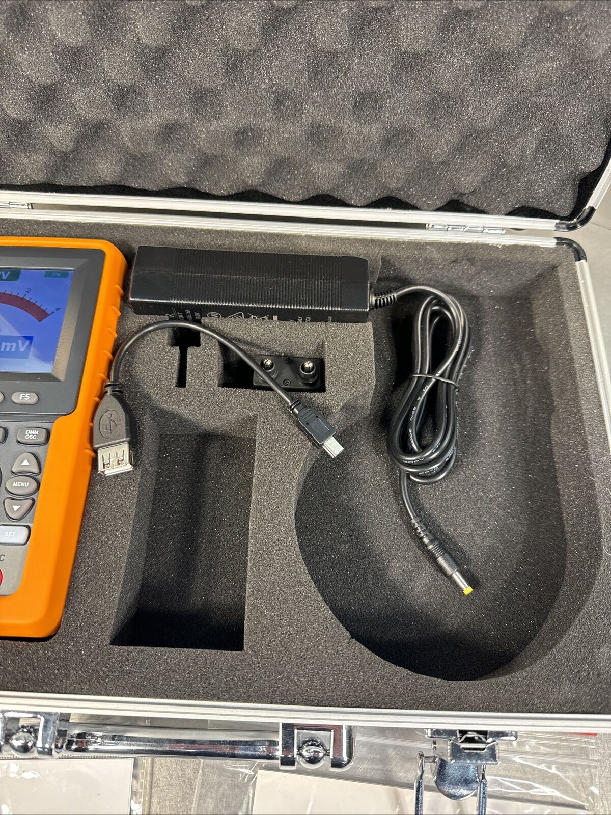 Tenma 72-8474 Portable Oscilloscope/Multimeter Combo w/case+accessories @2.5.1