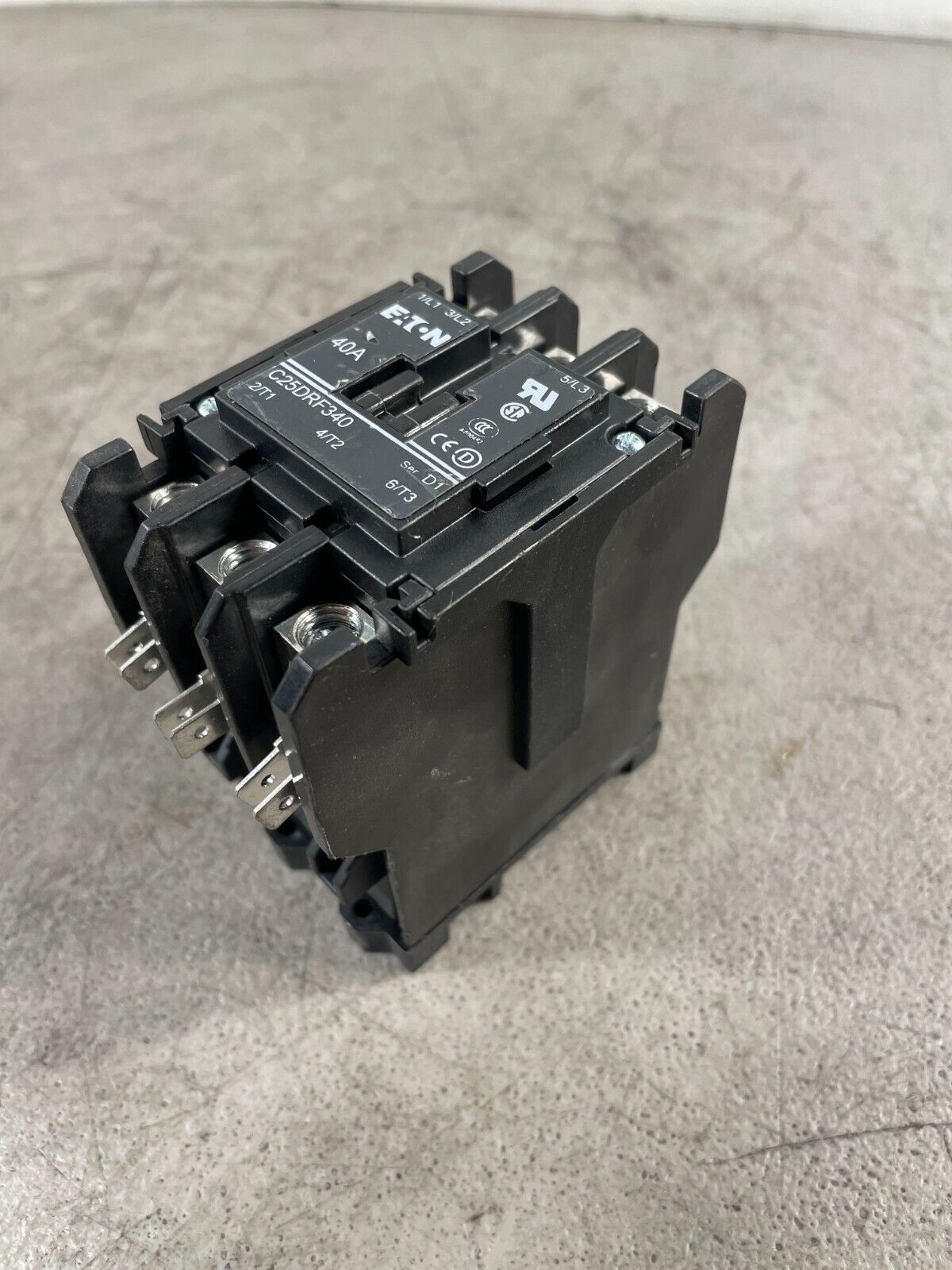 EATON/CUTLER HAMMER C25DRF340A 3Pole 40A Coil Voltage 208-240V D1 Contactor 2D
