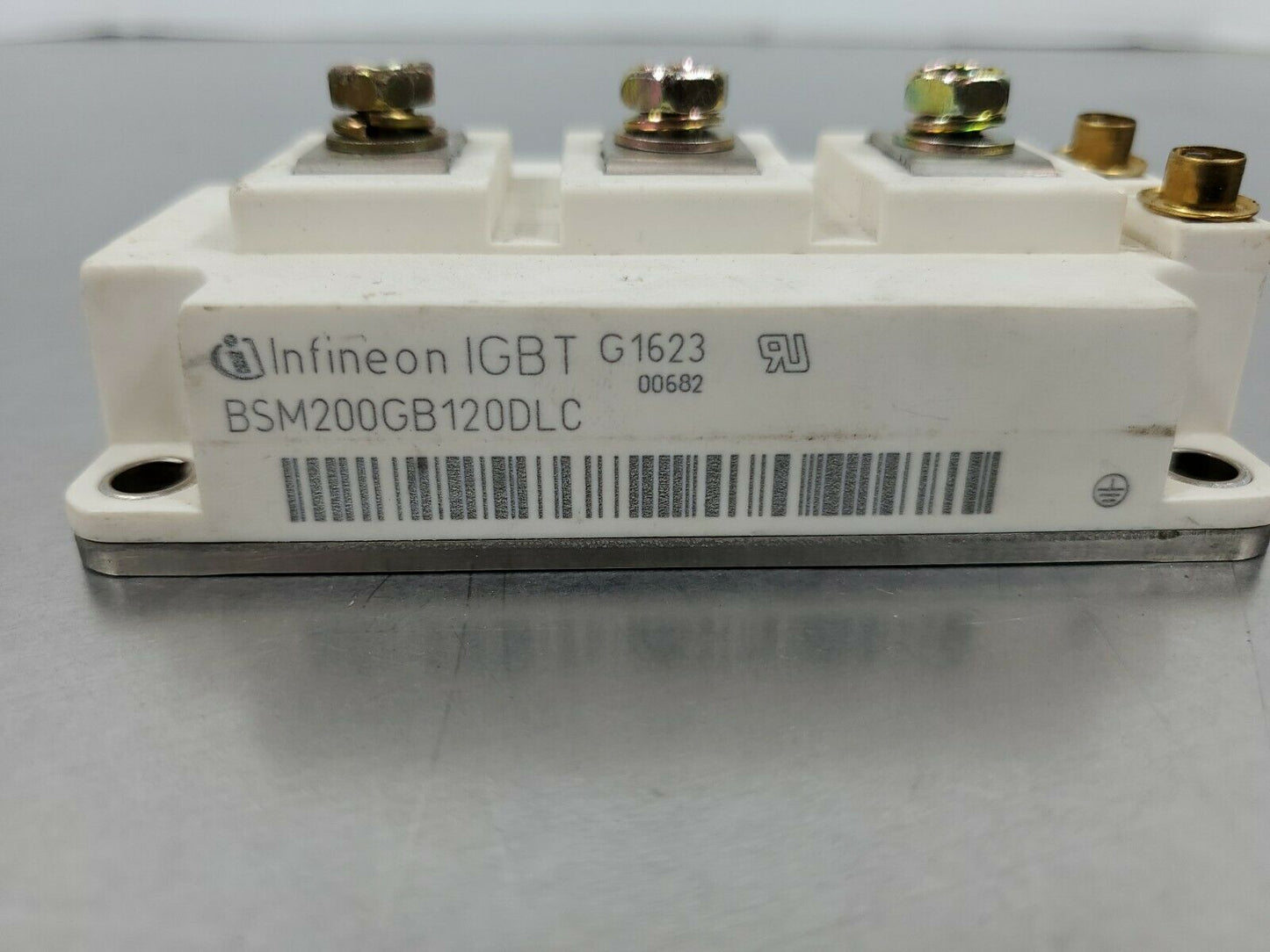 Infineon IGBT module BSM200GB120DLC.              3H