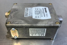 Load image into Gallery viewer, Barksdale Pressure Activated Switch B2T-M32SS 160-3200 PSI 4800 Proof Press  6C
