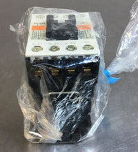 Load image into Gallery viewer, FUJI ELECTRIC SC-03Y MAGNETIC CONTACTOR 3 Pole Coil 100-120V   4H
