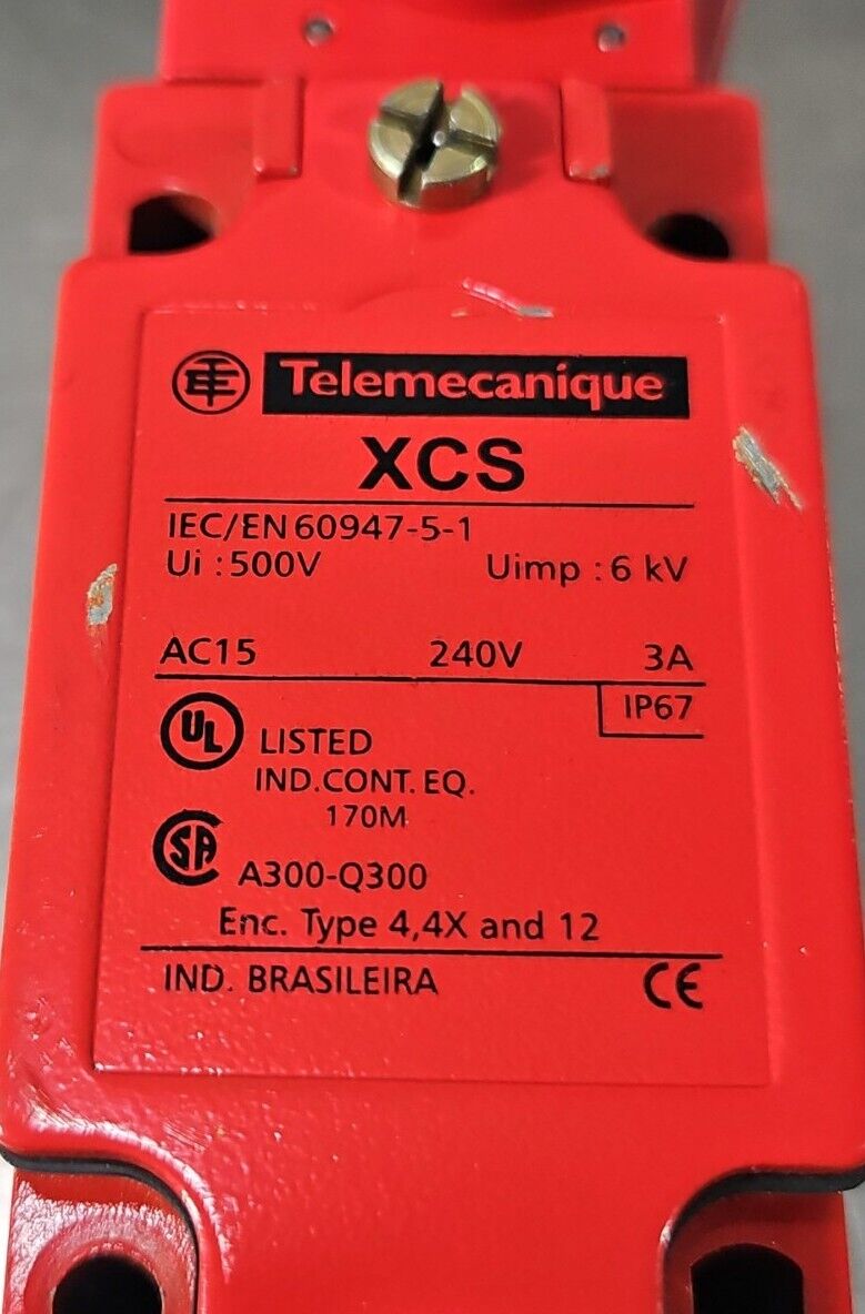 Telemecanique XCS-B703 Safety Interlock Switch.                            6D-12