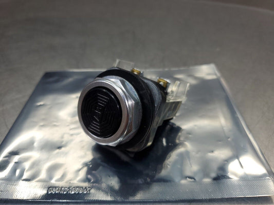 ALLEN BRADLEY 800T-A SER. T BLACK FLUSH HEAD PUSH BUTTON.                   4A-2