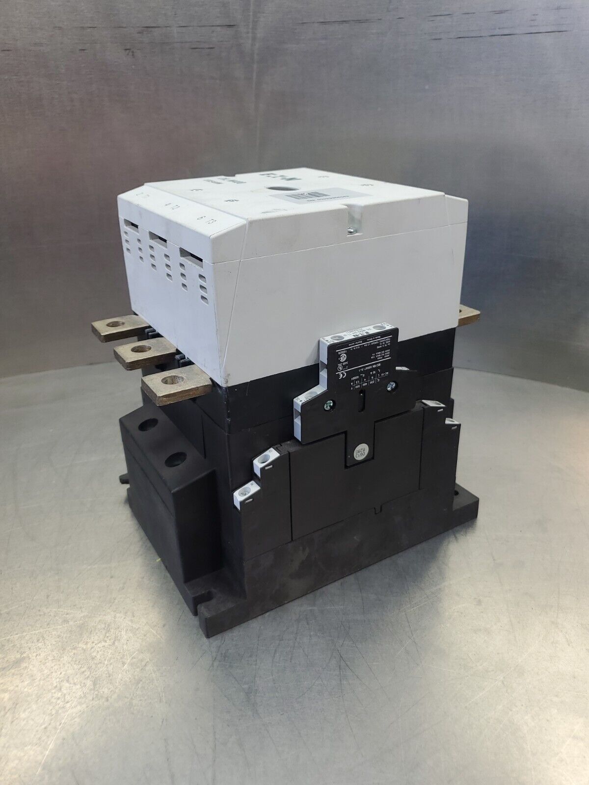 EATON DIL M40 XTCE400M 600V 450A Contactor.                                   4E